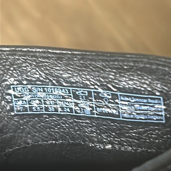 UGG Fletcher Black Leather Water-resistant Buckle Ankle Boots Women size 7 - Picture 13 of 16